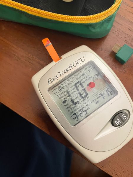 Detail Cek laboratorium sederhana ( gula, asam urat, kolesterol)