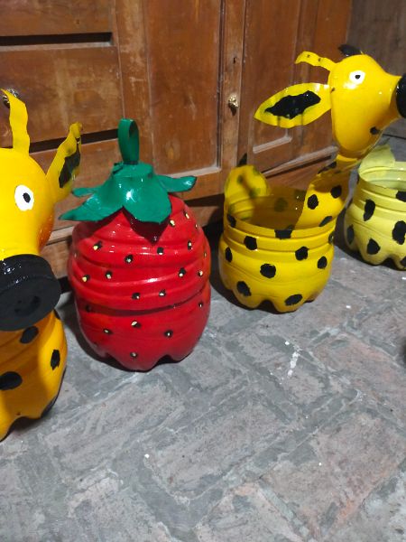 Detail Tempat sampah karakter