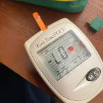 Cek laboratorium sederhana ( gula, asam urat, kolesterol)